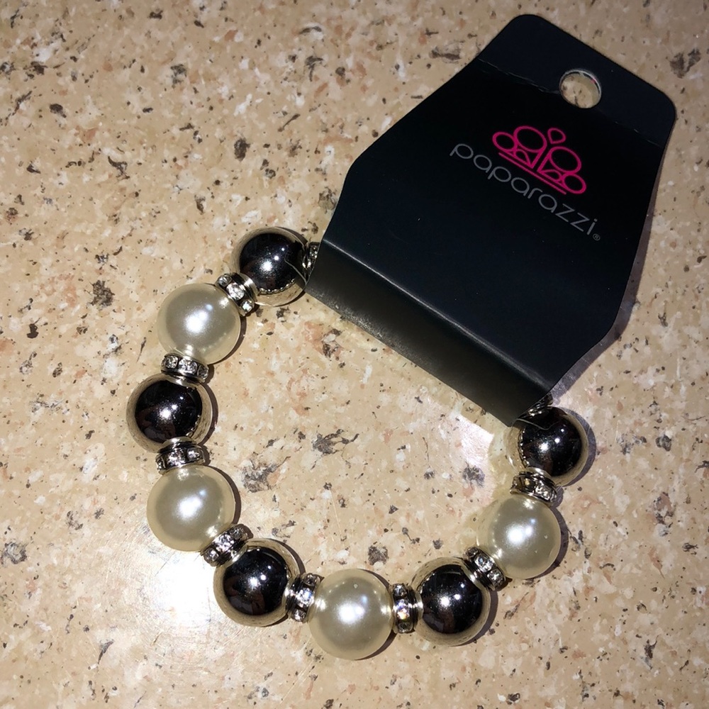 Beautiful white pearl bracelet